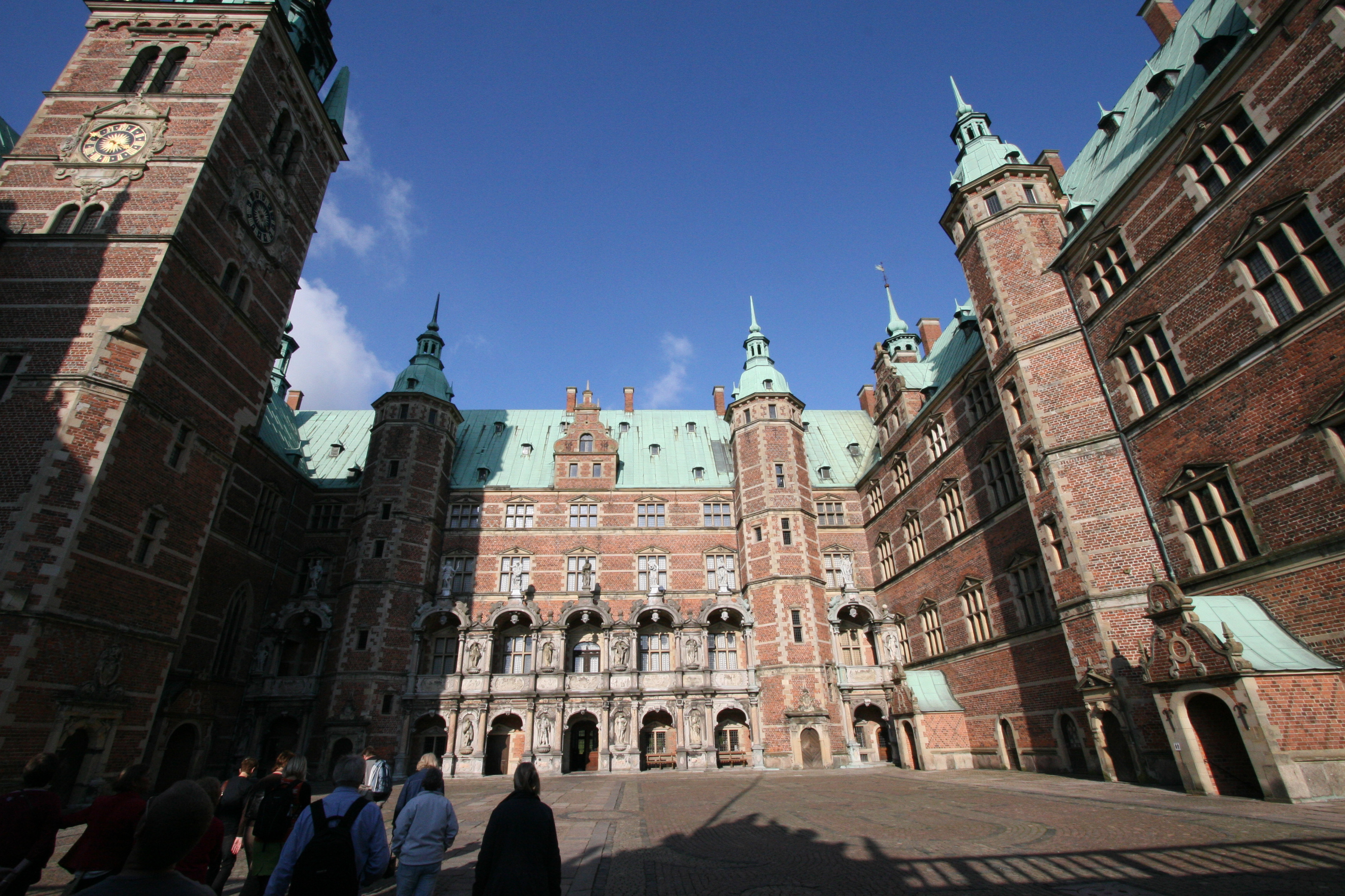 Frederiksborg_Slot_Hilleroed_Denmark_inn