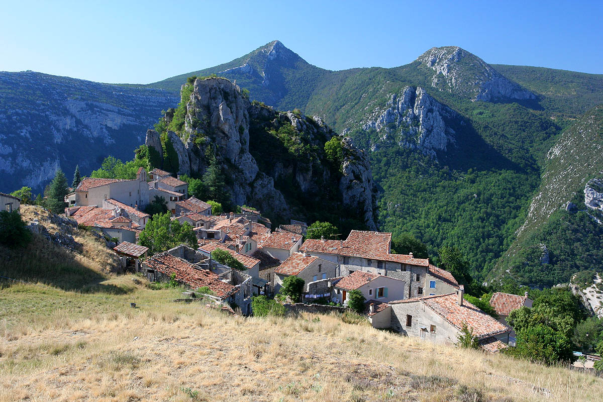 پروندهRougon Alpes de Haute Provence France.jpg  ویکی‌پدیا، دانشنامهٔ