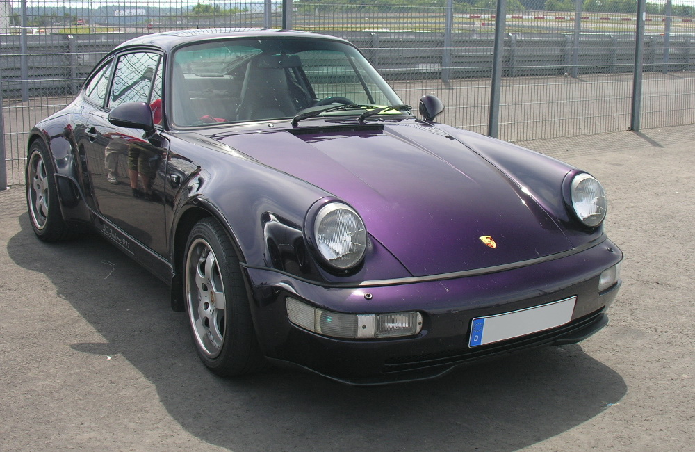 http://upload.wikimedia.org/wikipedia/commons/f/f1/Porsche_964_Jubimodell.jpg
