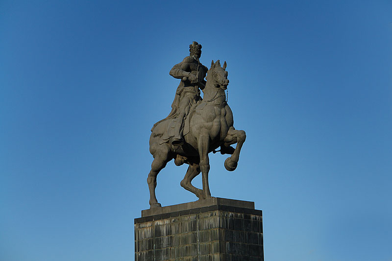 Файл:Saakadze monument.jpg