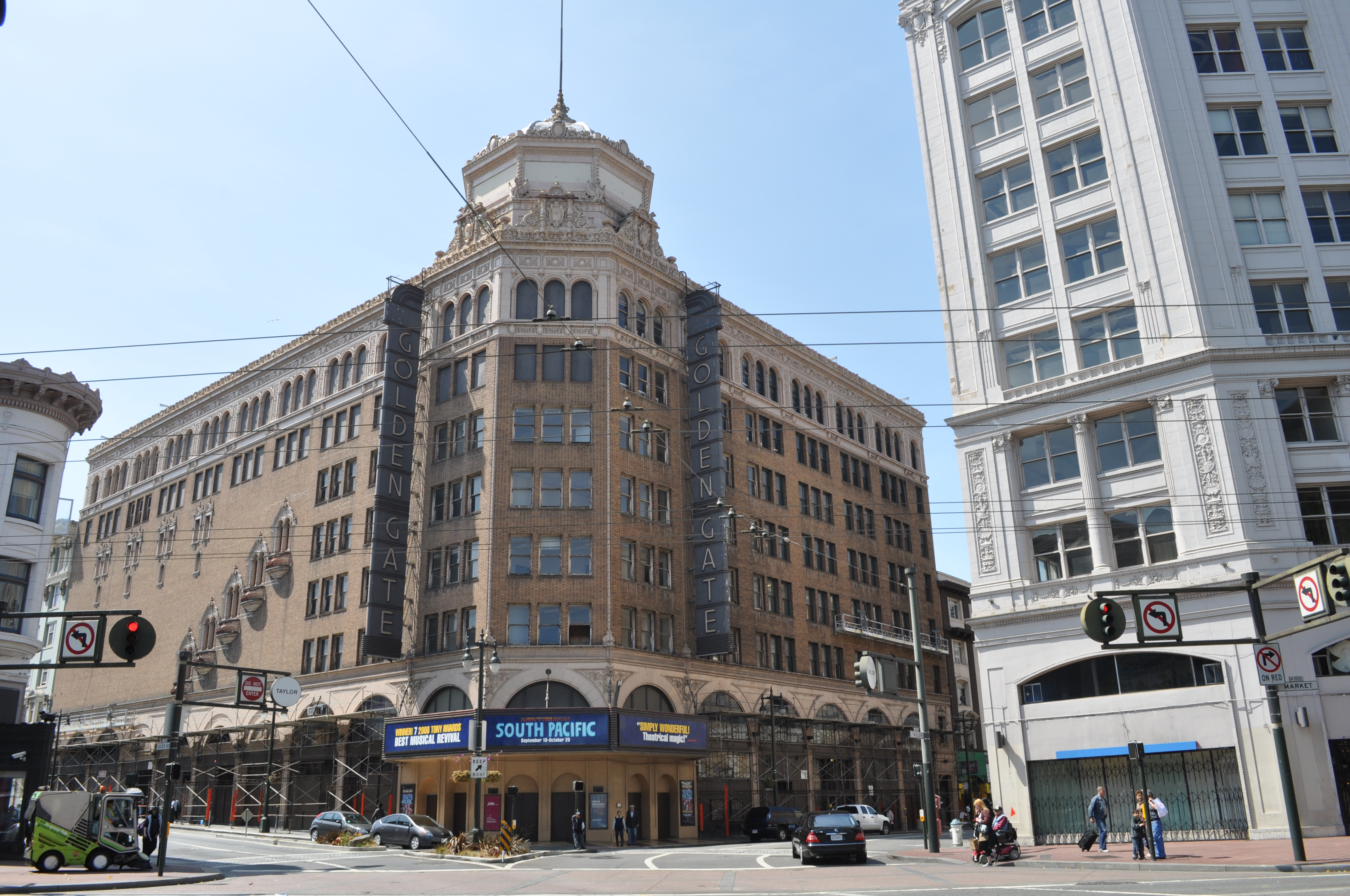 San_Francisco_-_Golden_Gate_Theatre_02.jpg