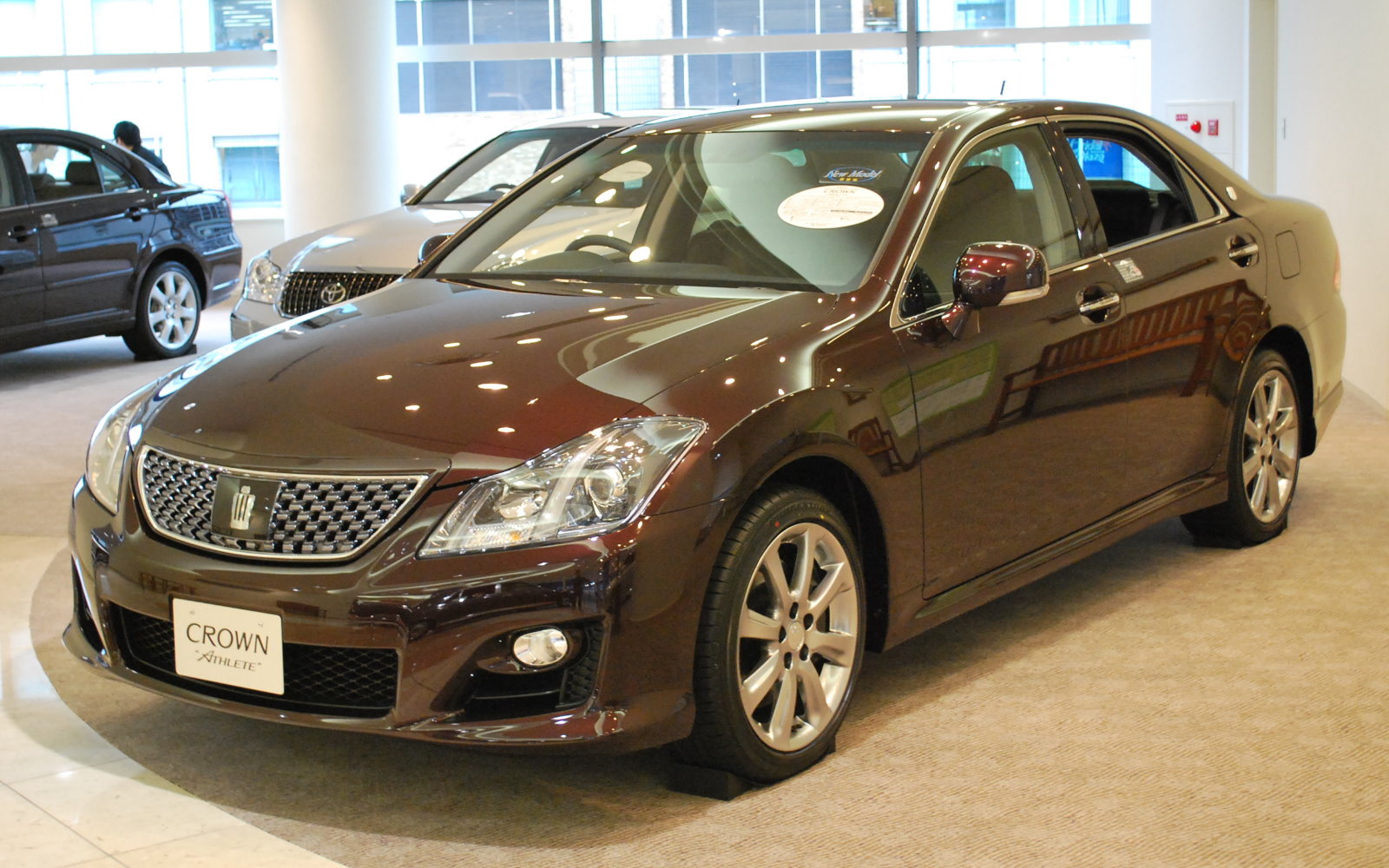 2008_Toyota_Crown-Athlete_01.jpg