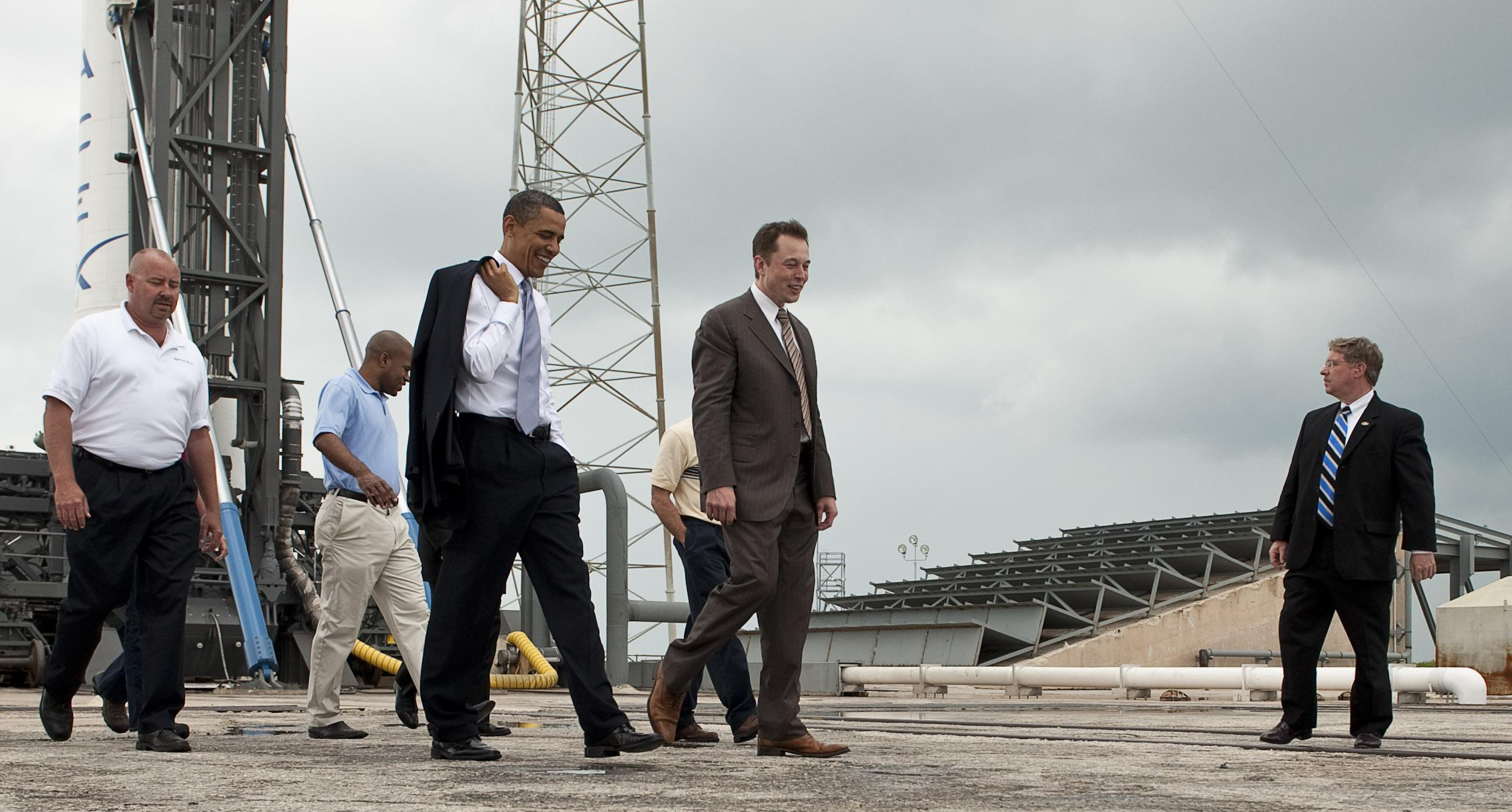 Foto på Elon Musk  & hans vän Barack Obama