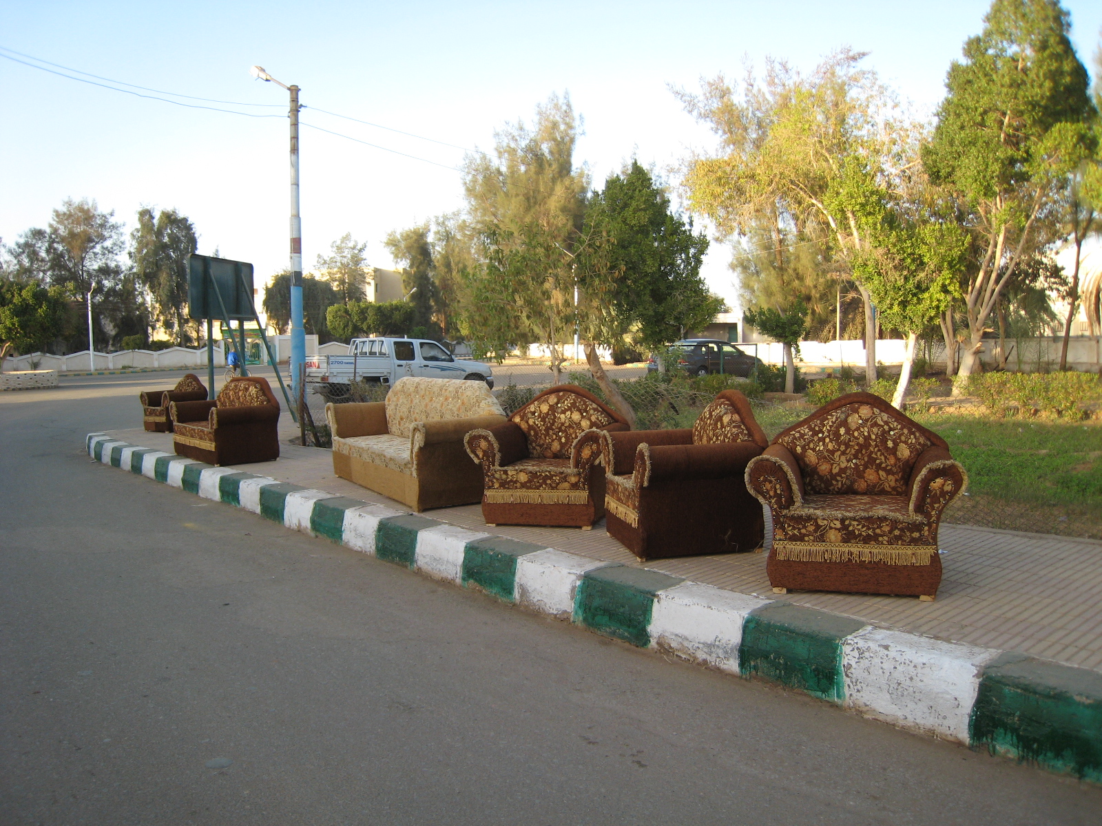 store couch on File Flickr   Schmuela   Furniture Store Display Jpg   Wikimedia