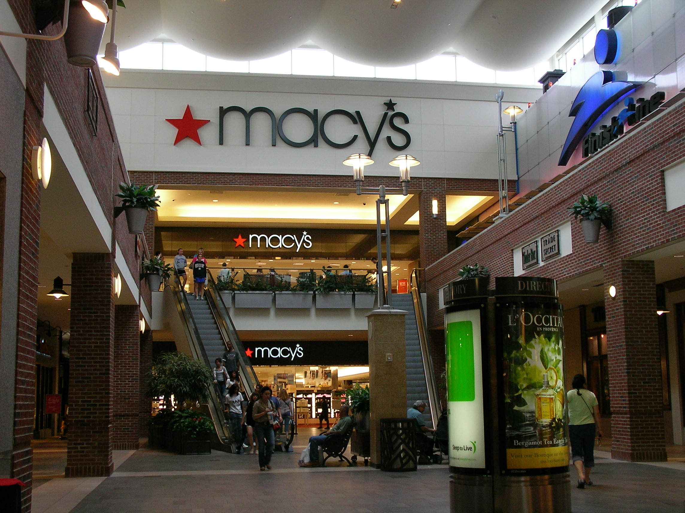 Description Macy's in Southpoint Mall.jpg