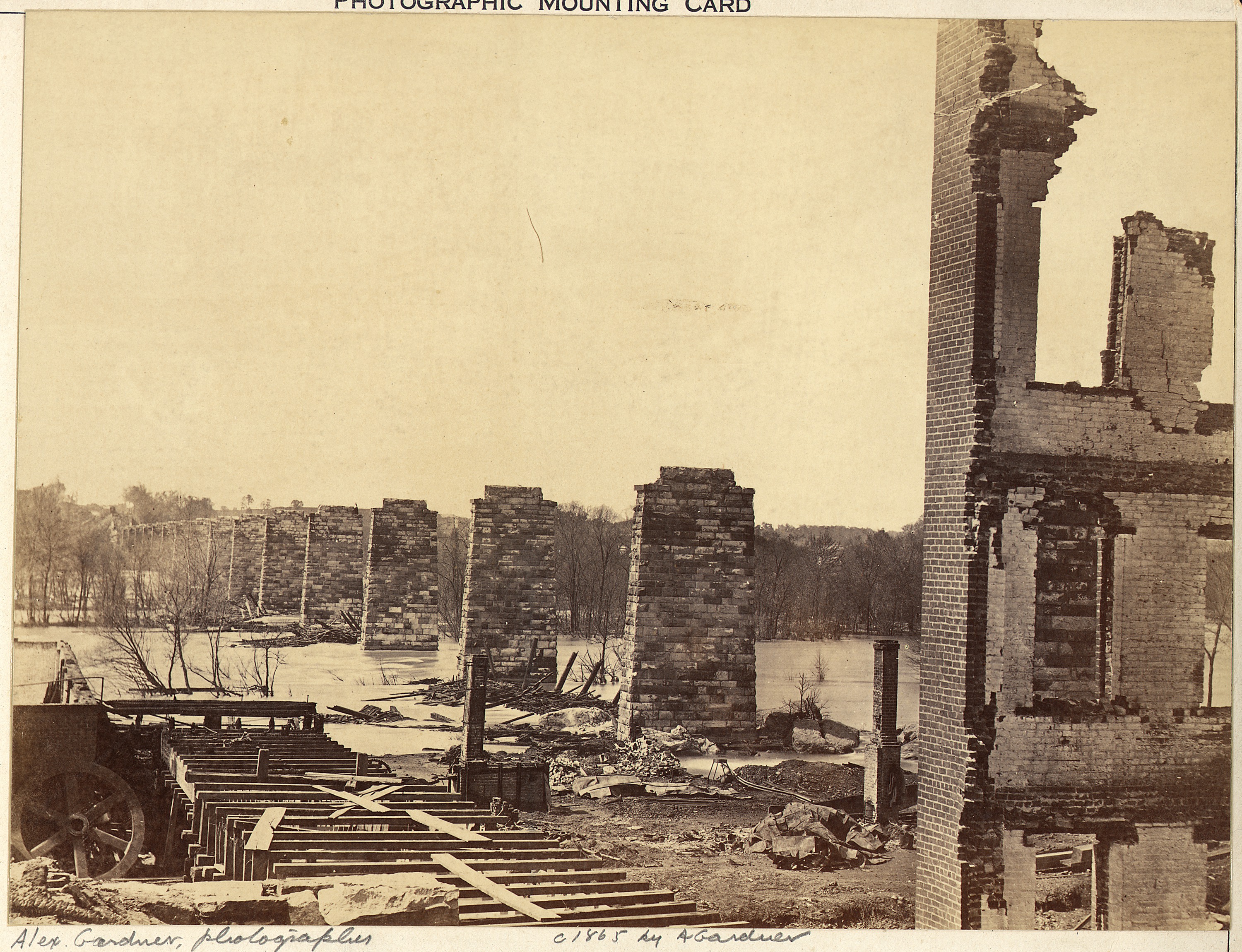 http://upload.wikimedia.org/wikipedia/commons/f/f2/Virginia,_Richmond_and_Petersburg_Railroad_Bridge,_across_the_James,_Ruins_of._-_NARA_-_533361.jpg