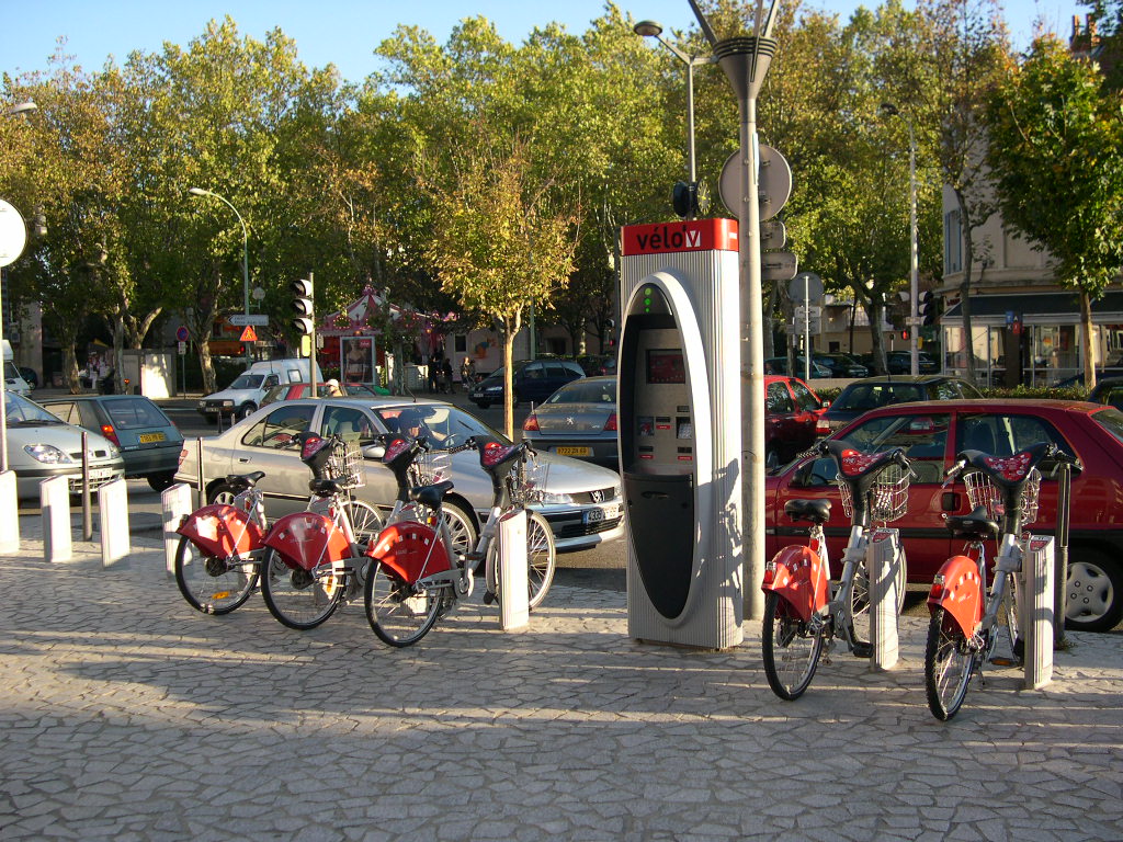 Lyon bike rental service