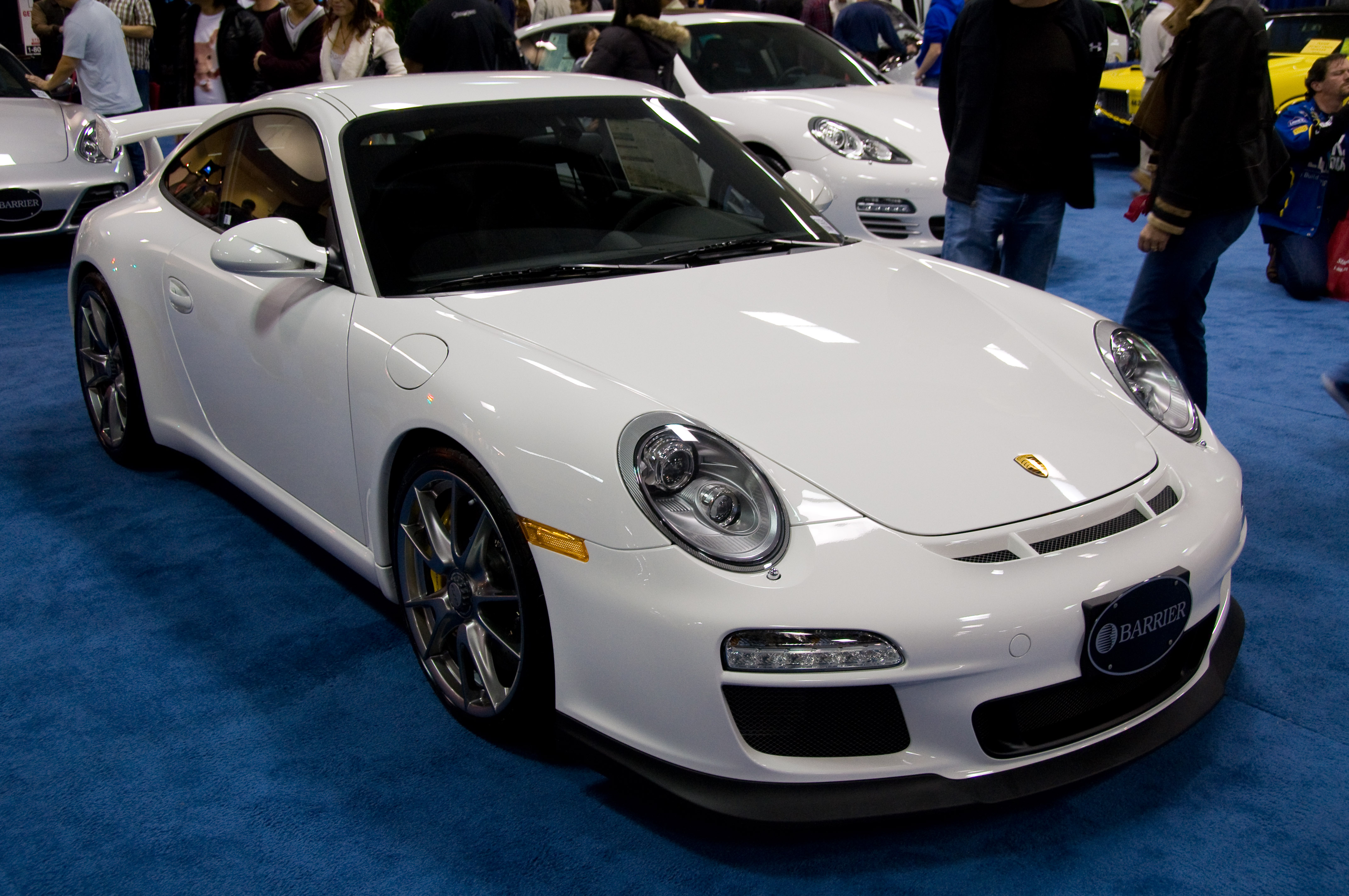 White_Porsche_911_GT3,_car_show_2010_Sea