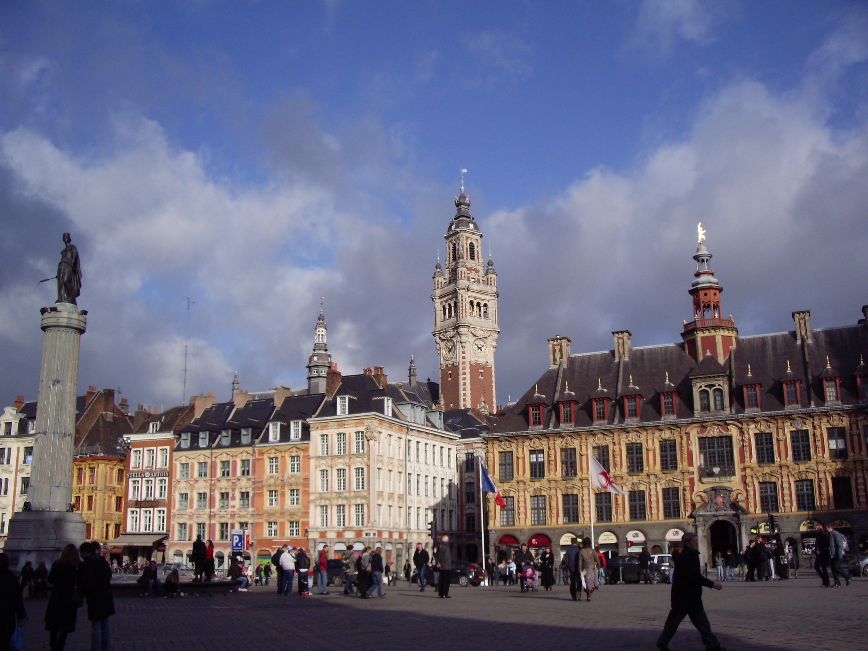 Quizz en image  - Page 2 Place_du_G%C3%A9n%C3%A9ral_de_Gaulle,_Lille