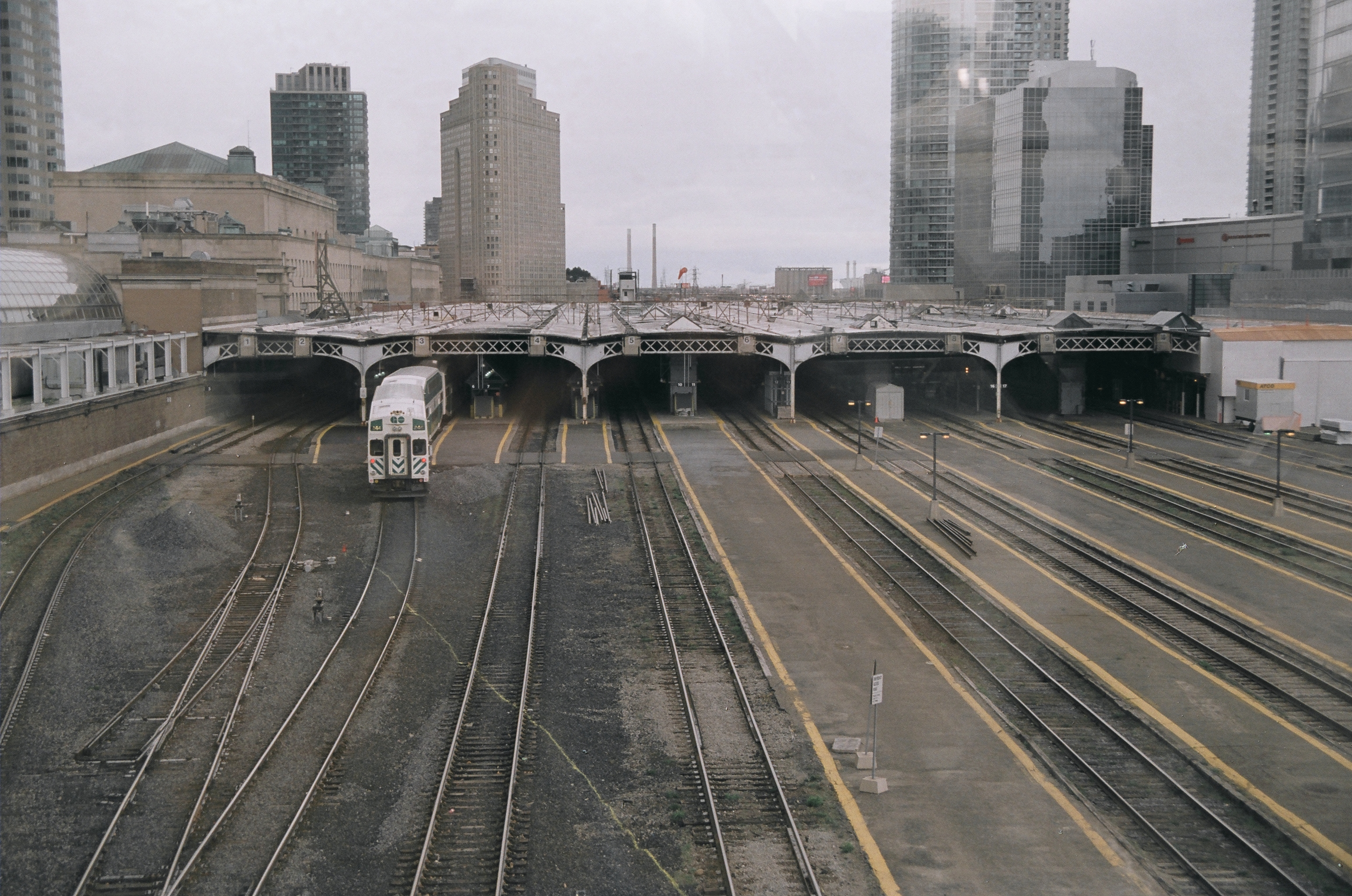 [Image: TorontoUnionStation-PathSkywalk.jpg]