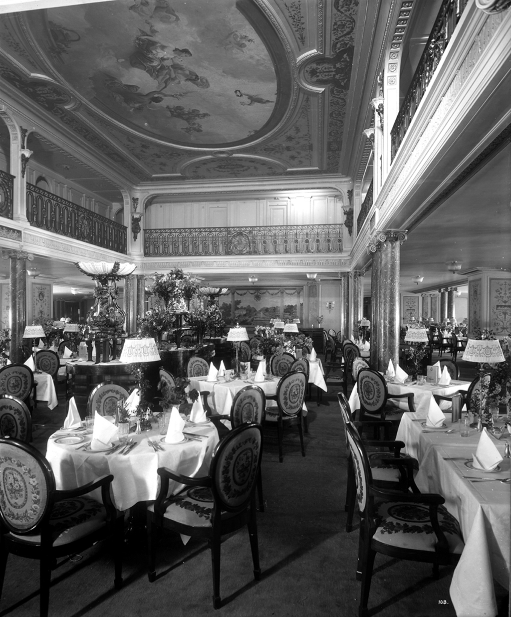 File:View of the First Class Dining Saloon on the RMS Aquitania.jpg