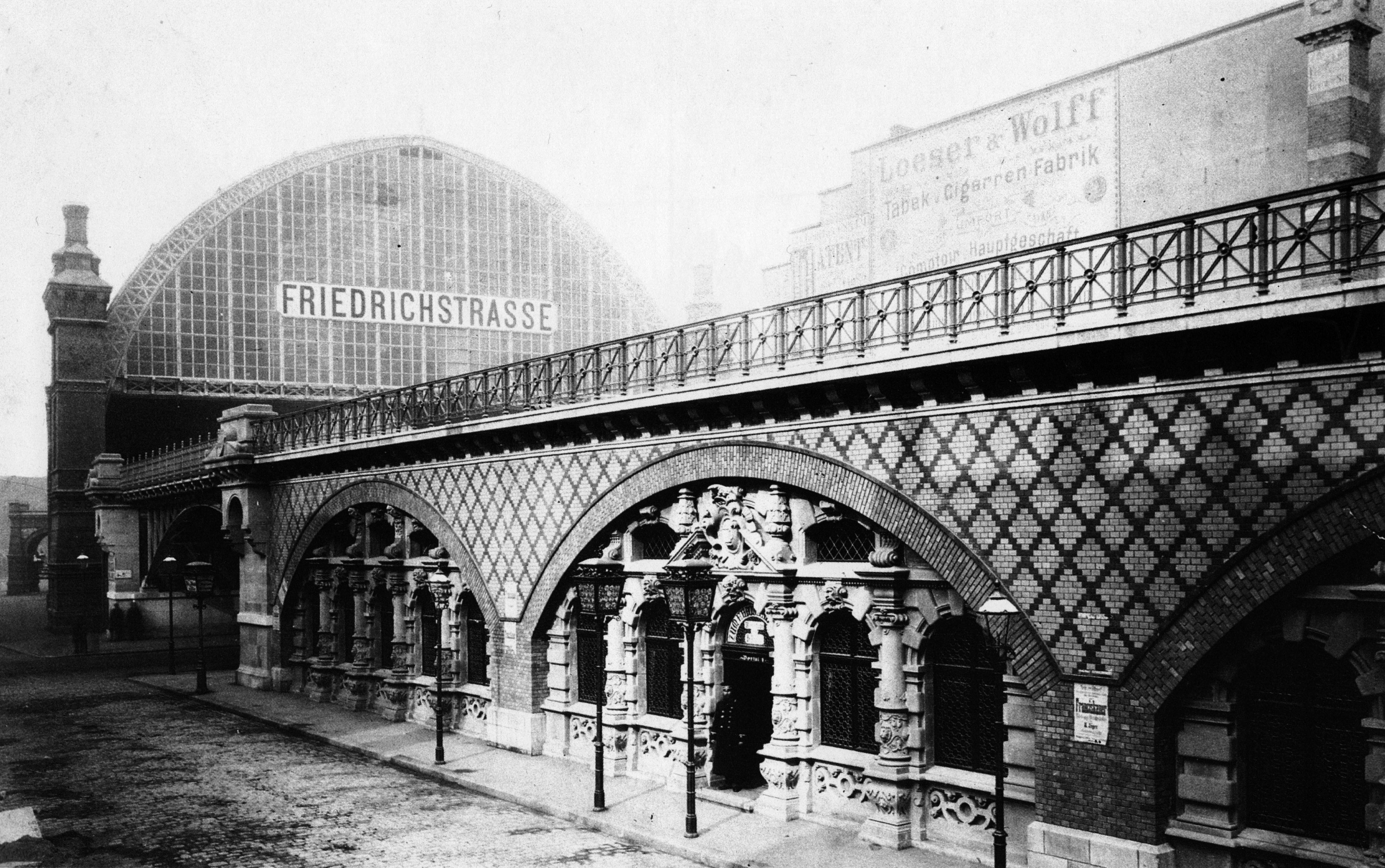 Bahnhof_Berlin_Friedrichstra%C3%9Fe,_188