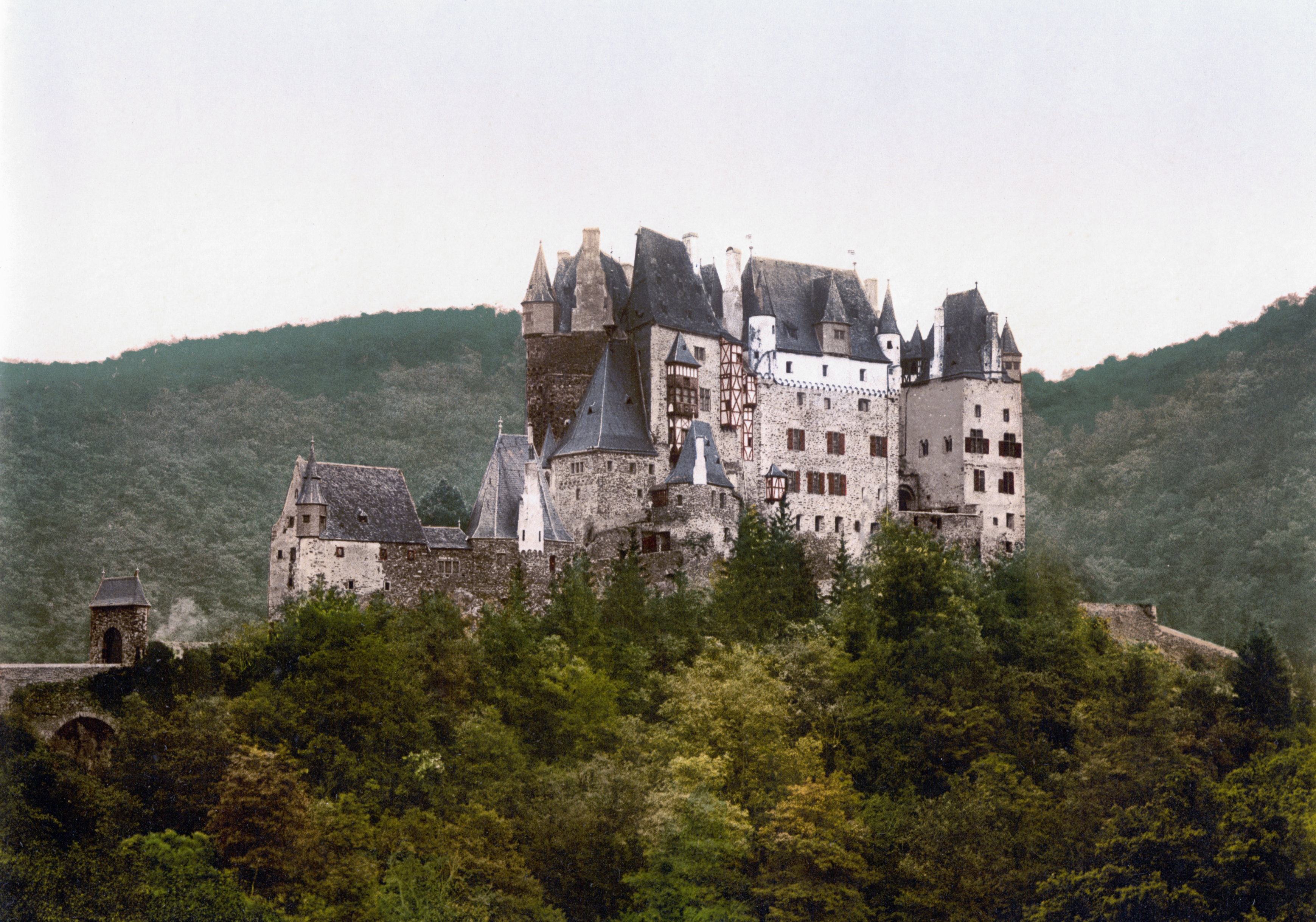 File:Burg Eltz um 1900.jpg