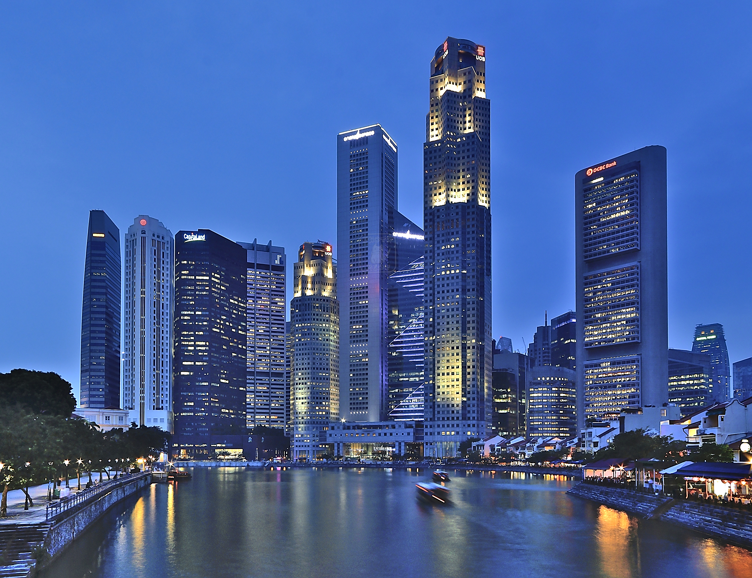 Singapore_Skyline_at_blue_hour_(80265840