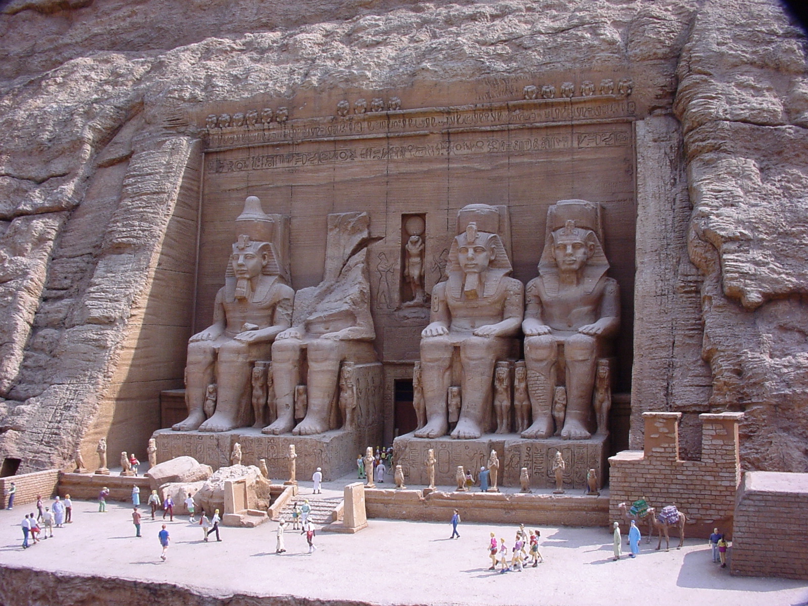 http://upload.wikimedia.org/wikipedia/commons/f/f5/Tobu_World_Square_Great_Temple_of_Abu_Simbel_1.jpg