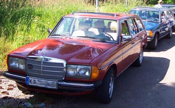 DateiW123 Mercedes 230TE altrotjpg Keine h here Aufl sung vorhanden