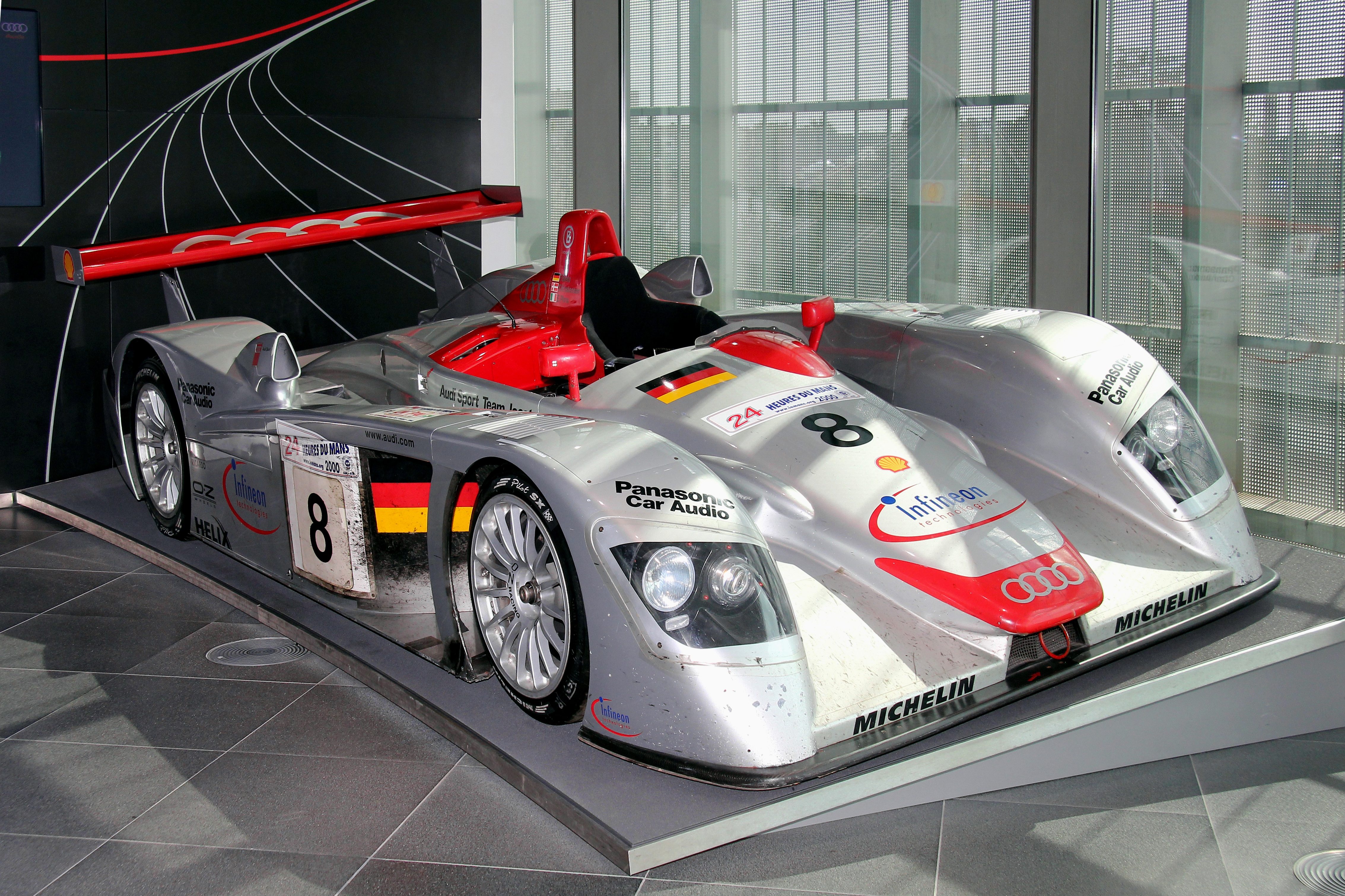 Audi_R8_LMP%2C_Le_Mans_2000_%28museum_mobile_2013-09-03%29.JPG
