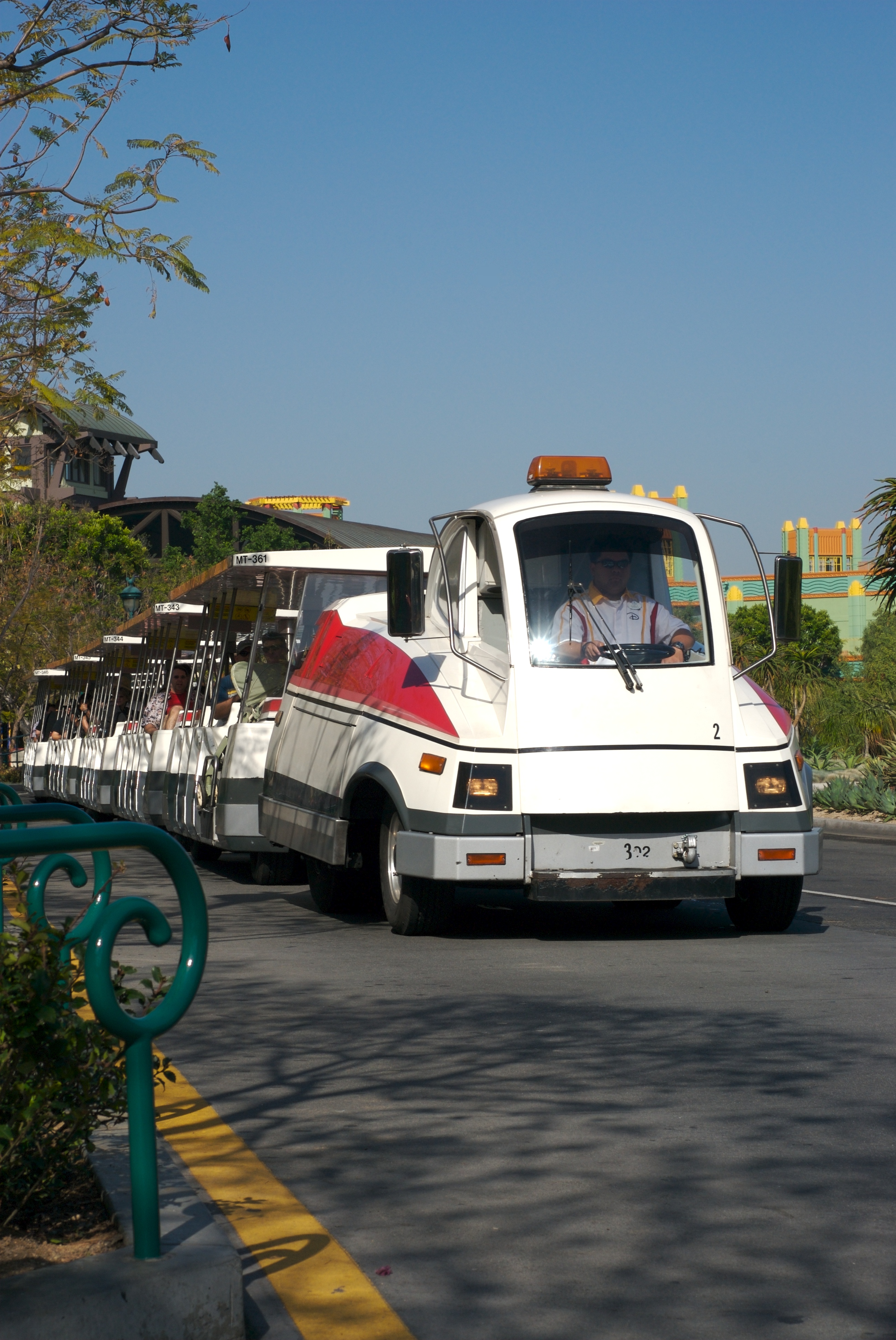 Trackless train