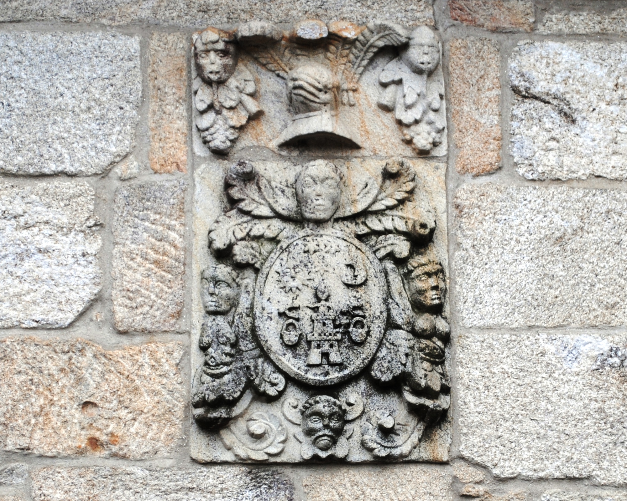 http://upload.wikimedia.org/wikipedia/commons/f/f7/Pazo_de_Reboreda%2C_escudo.JPG