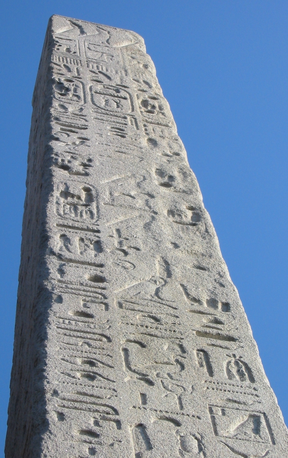 http://upload.wikimedia.org/wikipedia/commons/f/f8/Cleopatra%27s_Needle_%28London%29_inscriptions.jpg