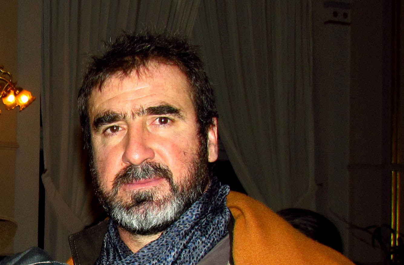 The 57-yaşında 188 cm uzunluğunda Eric Cantona tarihli 2024