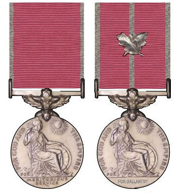 File:Tweemaal de British Empire Medal.jpg