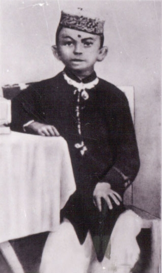 Dosya:Young Gandhi2.jpg
