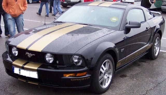 ford mustang 05 guise
