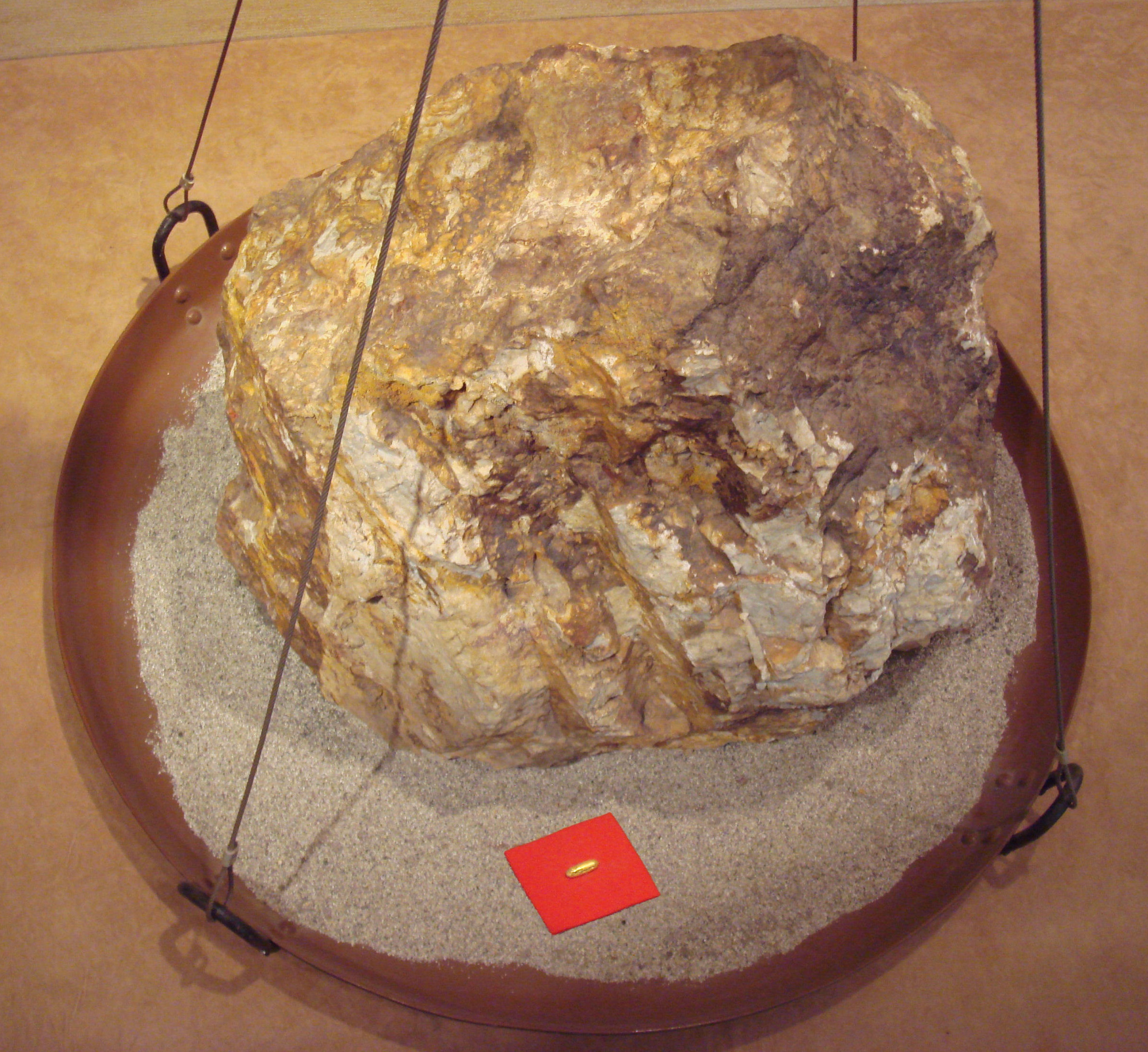 Description Gold 30g for a 860kg rock.jpg