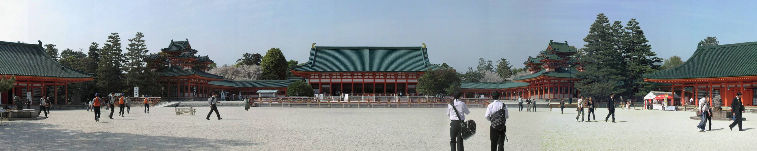 http://upload.wikimedia.org/wikipedia/commons/f/f9/Heian-jingu_panoramic_view_23046125_63be7615e3_o.jpg