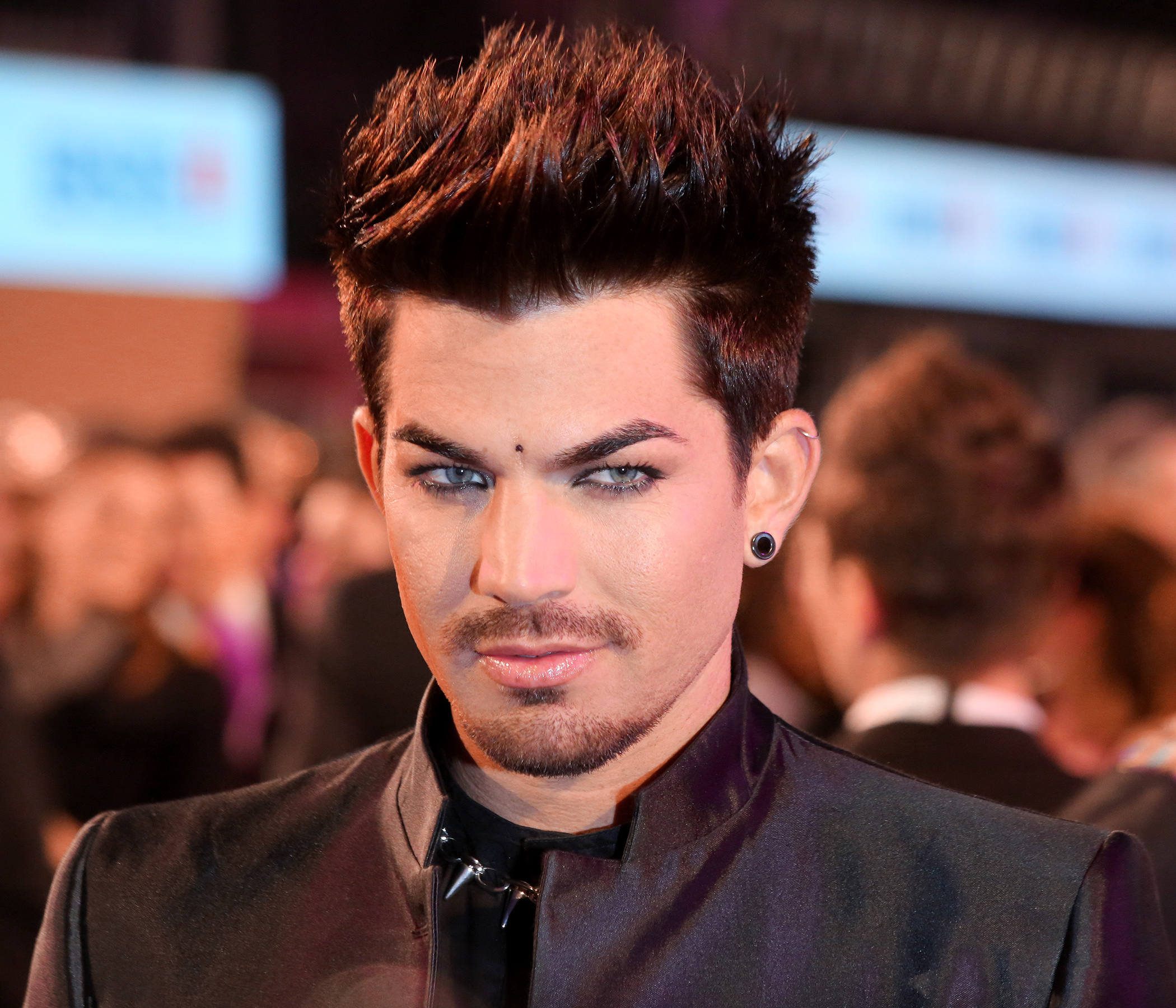 Life_Ball_2013_-_magenta_carpet_Adam_Lambert_01.jpg