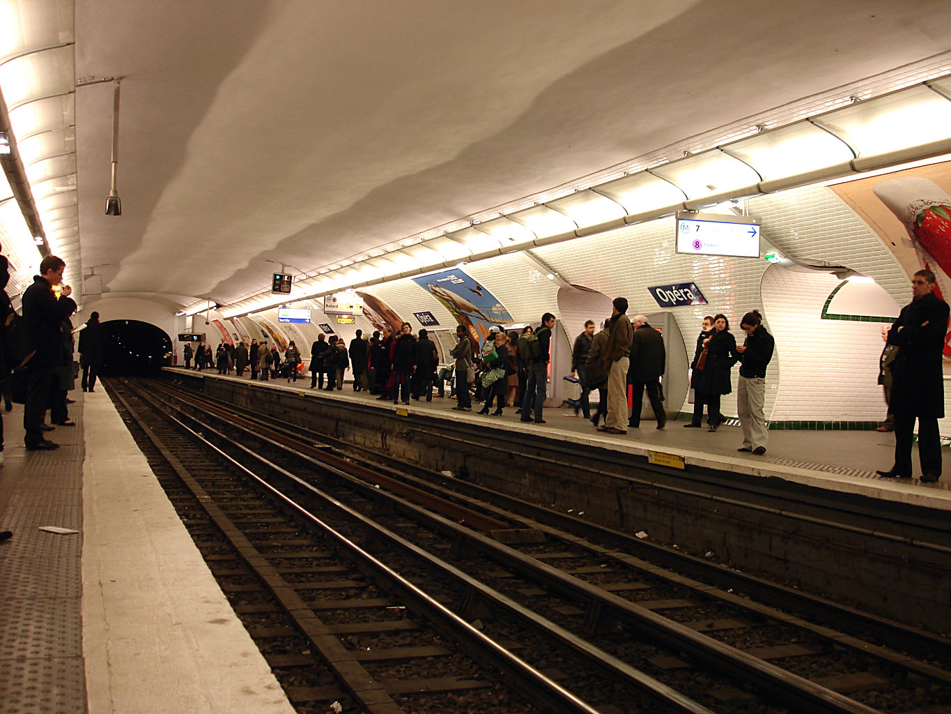 Description Metro Paris - Ligne 8 - Opera 01.jpg