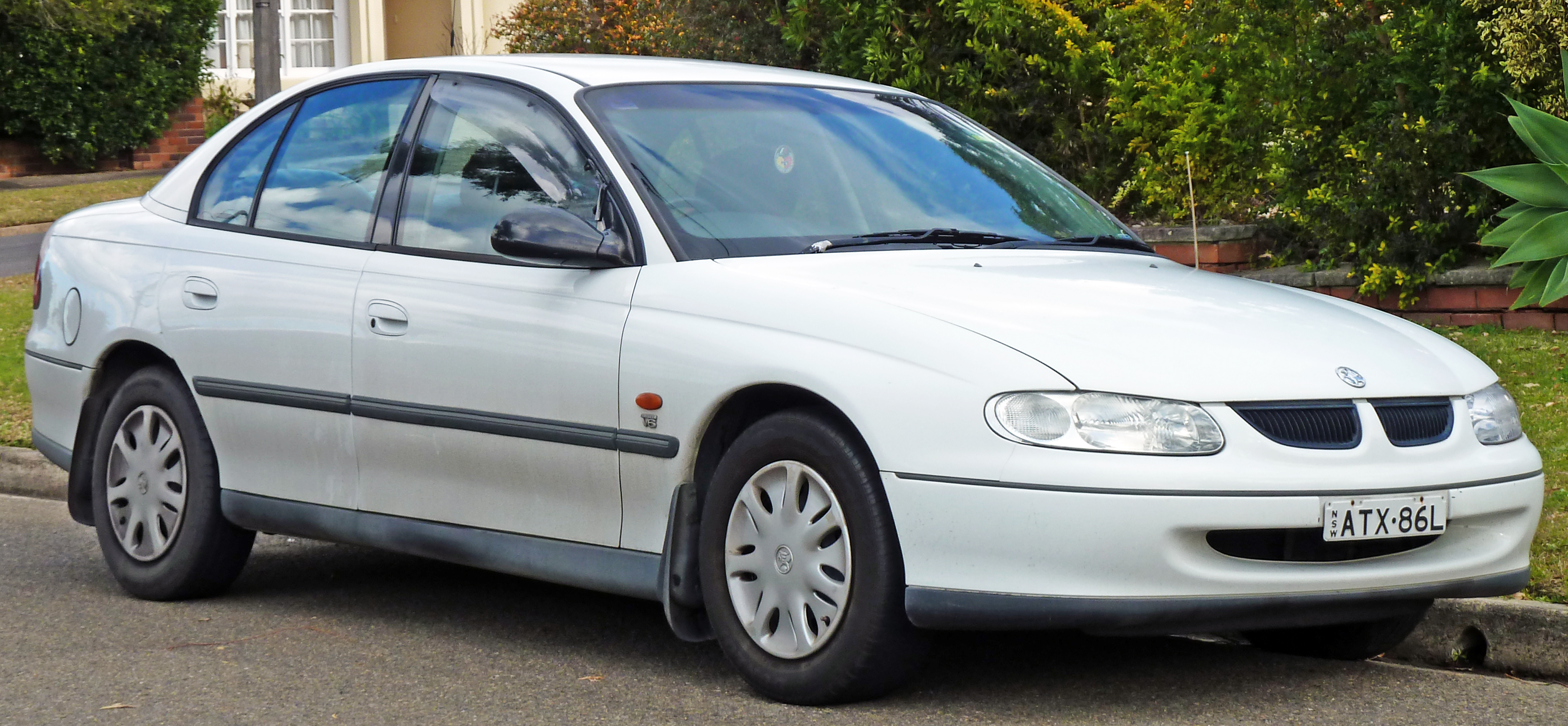 File:1997-1999 Holden VT Commodore Acclaim sedan 05.jpg