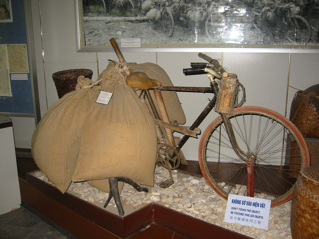 Bike_to_transport_supplies_in_Vietnam_War.jpg