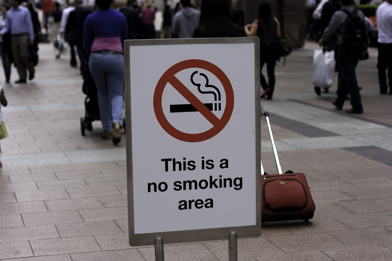 No smoking sign @ Canary Wharf.jpg