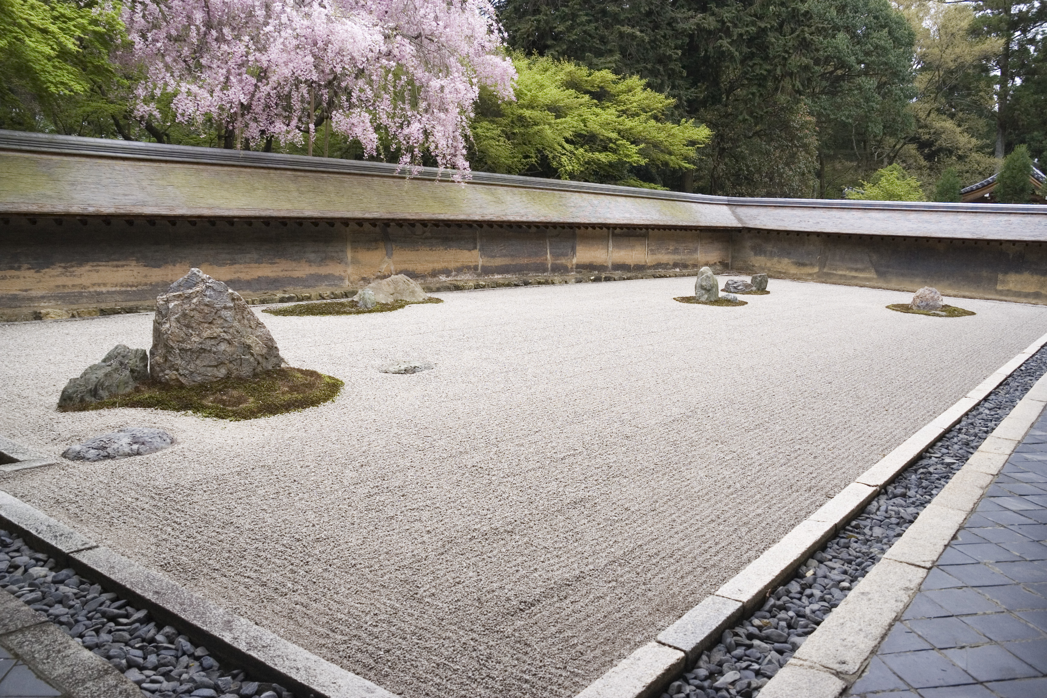 http://upload.wikimedia.org/wikipedia/commons/f/fc/Kyoto-Ryoan-Ji_MG_4512.jpg