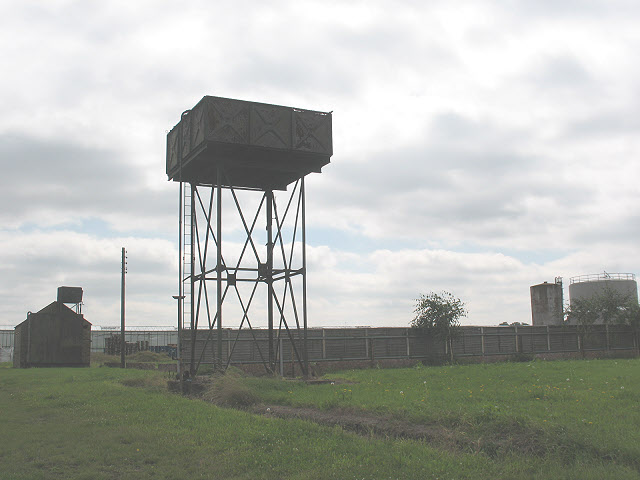 Water_tower_at_Sedge_Green_-_geograph.or