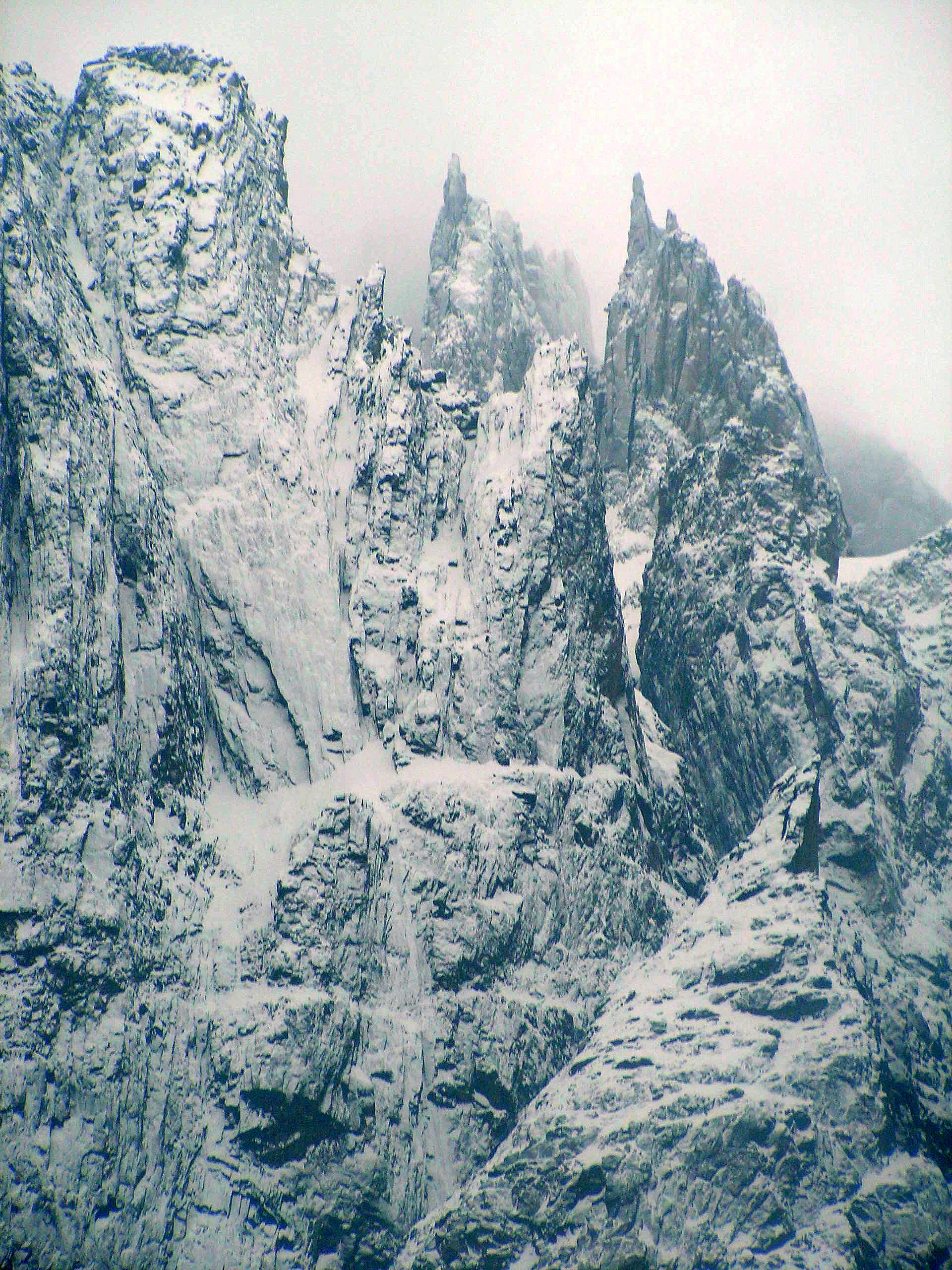 http://upload.wikimedia.org/wikipedia/commons/f/fd/Aappilattoq_mountains_1.JPG