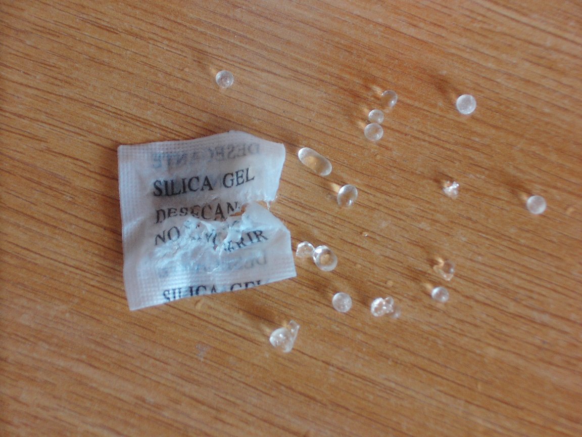Silica_gel_bag_open_with_beads.jpg