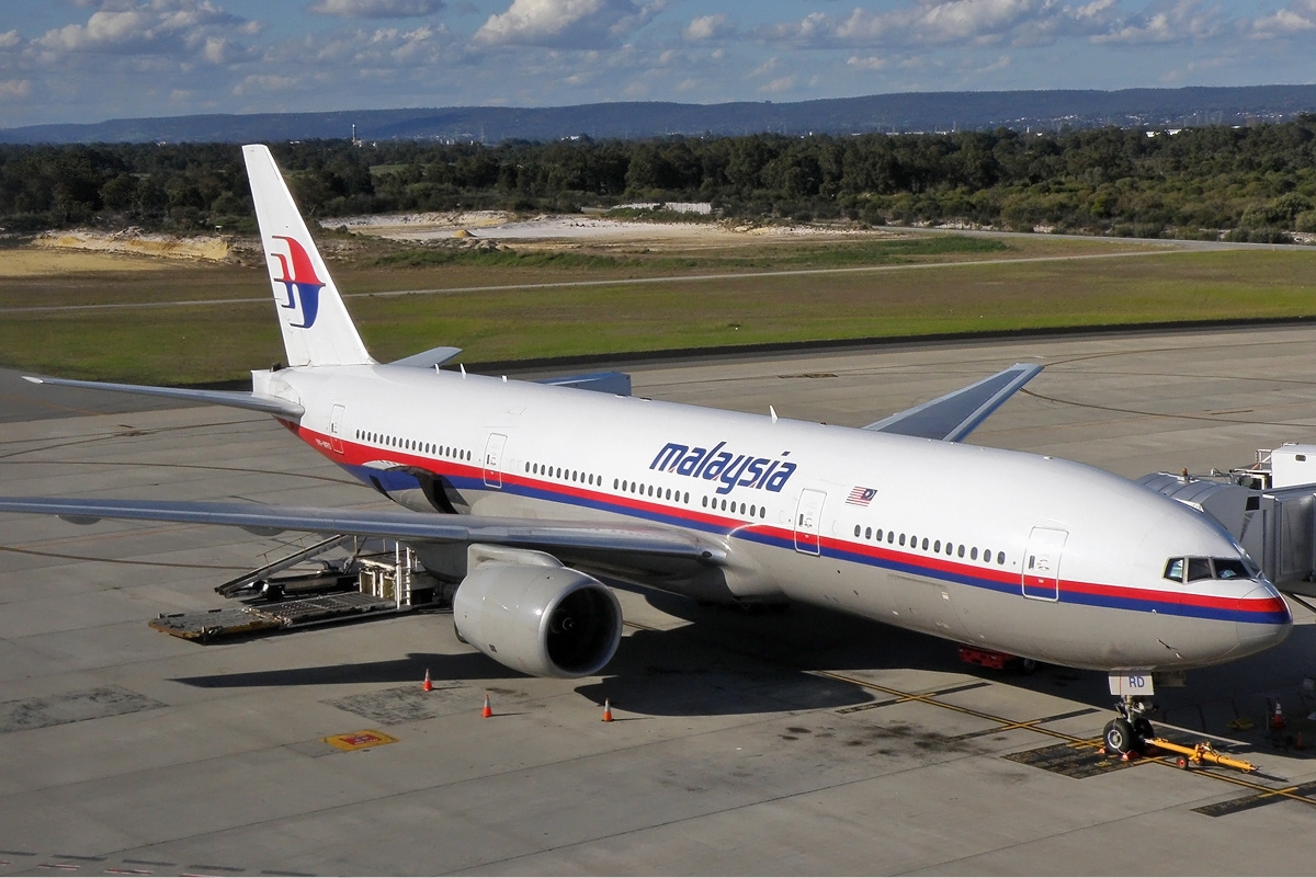 http://upload.wikimedia.org/wikipedia/commons/f/fe/Malaysia_Airlines_Boeing_777-200ER_PER_Koch-2.jpg