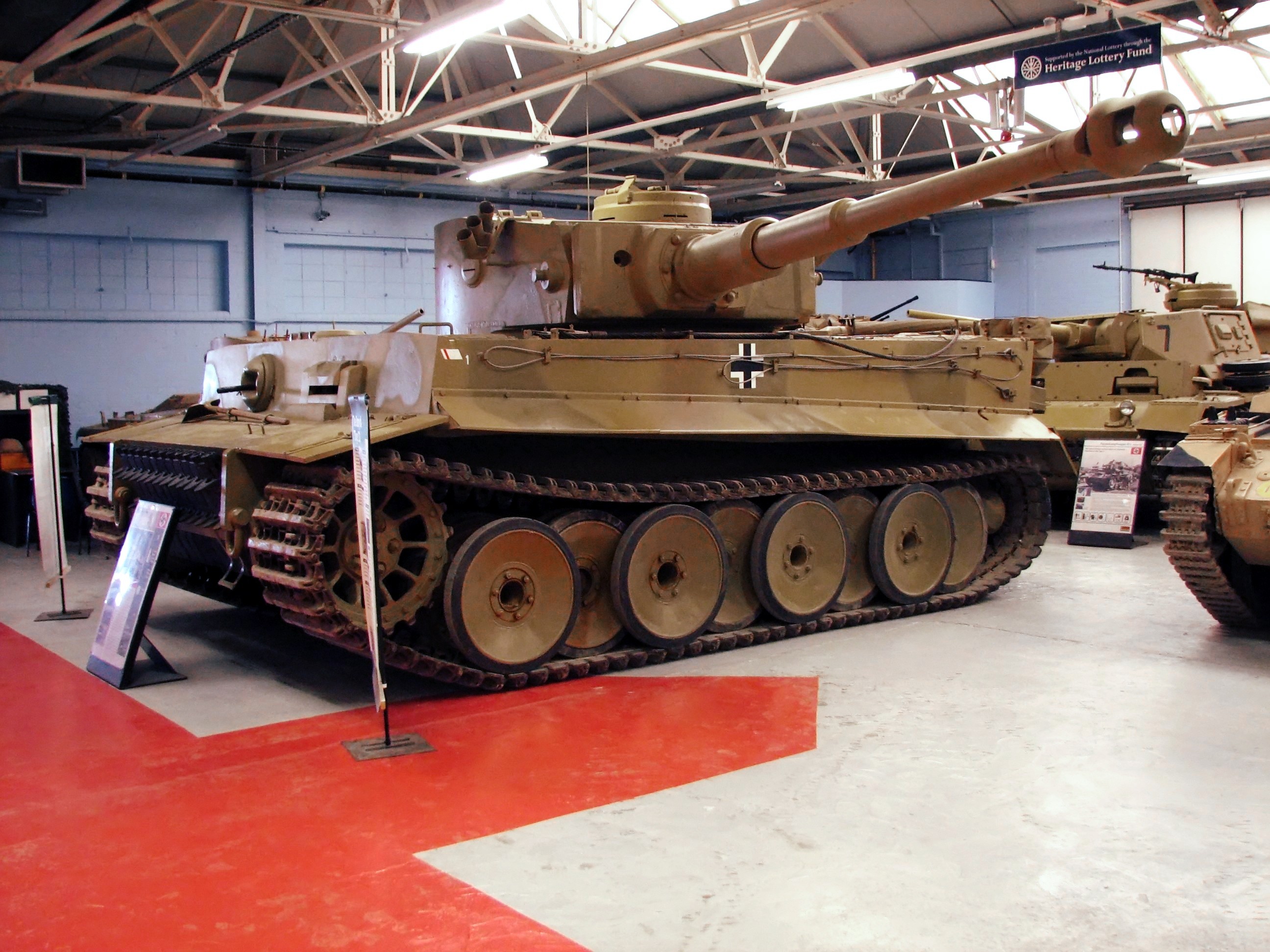 http://upload.wikimedia.org/wikipedia/commons/f/ff/Tiger_I_2_Bovington.jpg