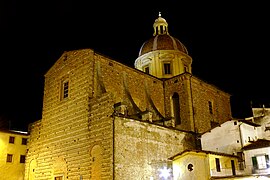 l'église la nuit.