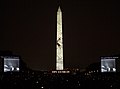 Diffusion de la photographie couleur inconique de l'empreinte de pas d'Aldrin sur un monument lors d'une commémoration.