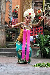 An Indonesian Balinese dancer Bali-Danse 0729a.jpg