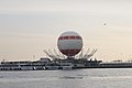 Stationärer Heißluftballon, der aufgestiegen einen Blick über Kadıköy, Bosporus und Marmarameer bietet