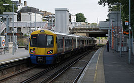 Canonbury railway station MMB 06 378136.jpg