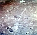 Сателлитные кратеры Дэвид G и Y. Снимок пилота командного модуля Аполлон-14 Стюарта Руса.