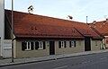 Ehemaliges Kleinbauernhaus, im Kern 1. Hälfte 19. Jahrhundert, in der Feldmochinger Straße 35a