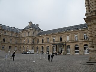 Galerie ouest depuis la cour d'honneur