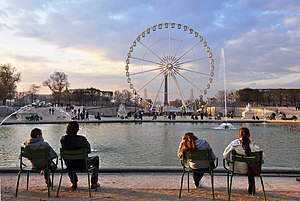 Balong oktagonal di Taman Tuileries